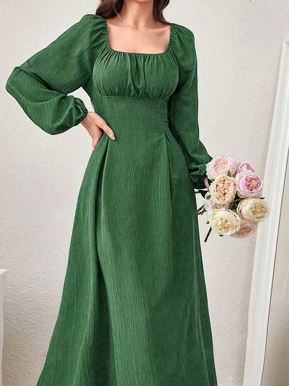 Well Tailored Dress with a Graceful Silhouette