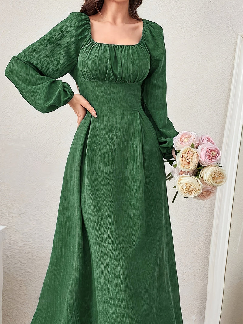 Well Tailored Dress with a Graceful Silhouette