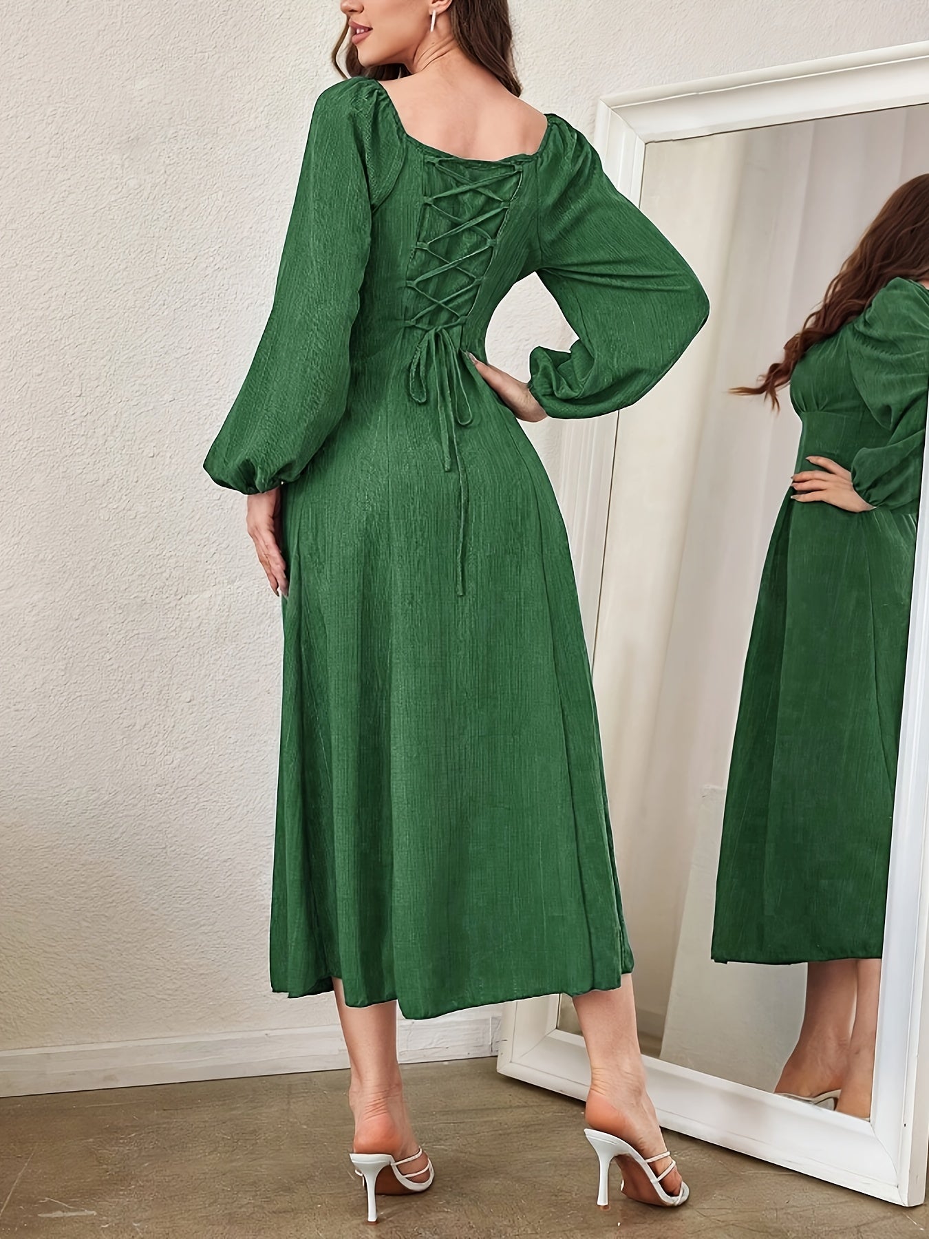 Well Tailored Dress with a Graceful Silhouette