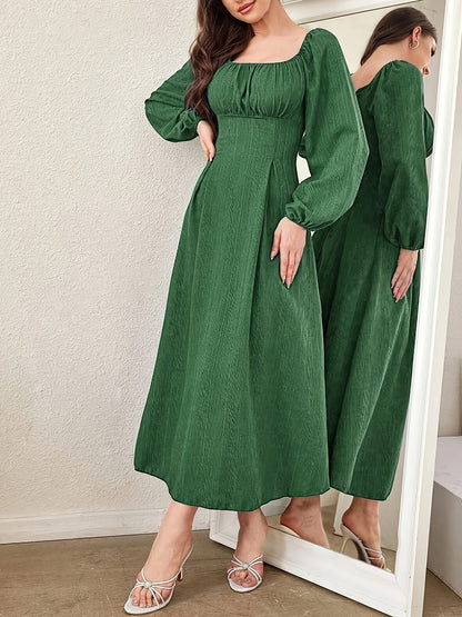 Well Tailored Dress with a Graceful Silhouette