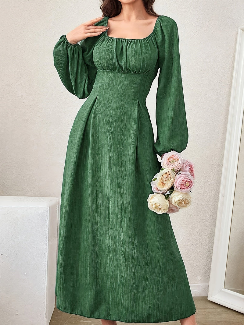 Well Tailored Dress with a Graceful Silhouette