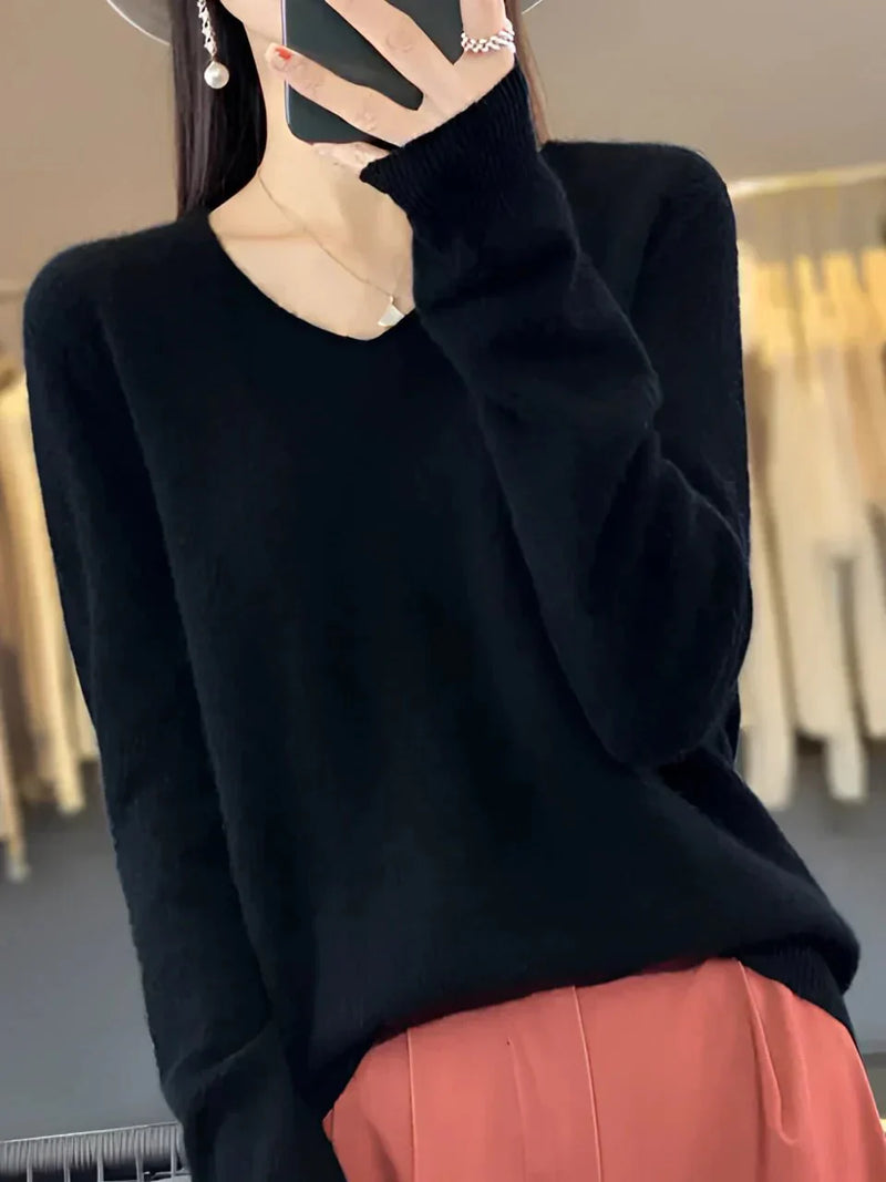 Effortlessly Elegant Sweater with a Timeless Design
