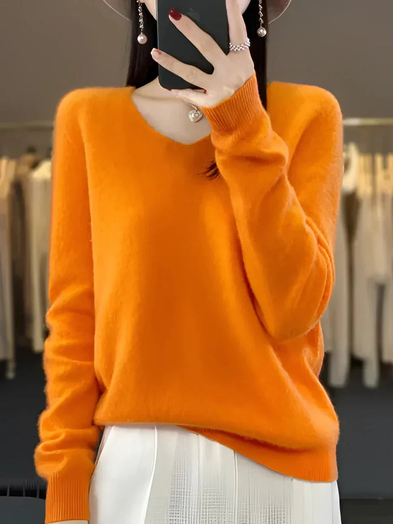 Effortlessly Elegant Sweater with a Timeless Design