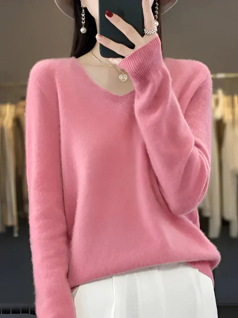 Effortlessly Elegant Sweater with a Timeless Design