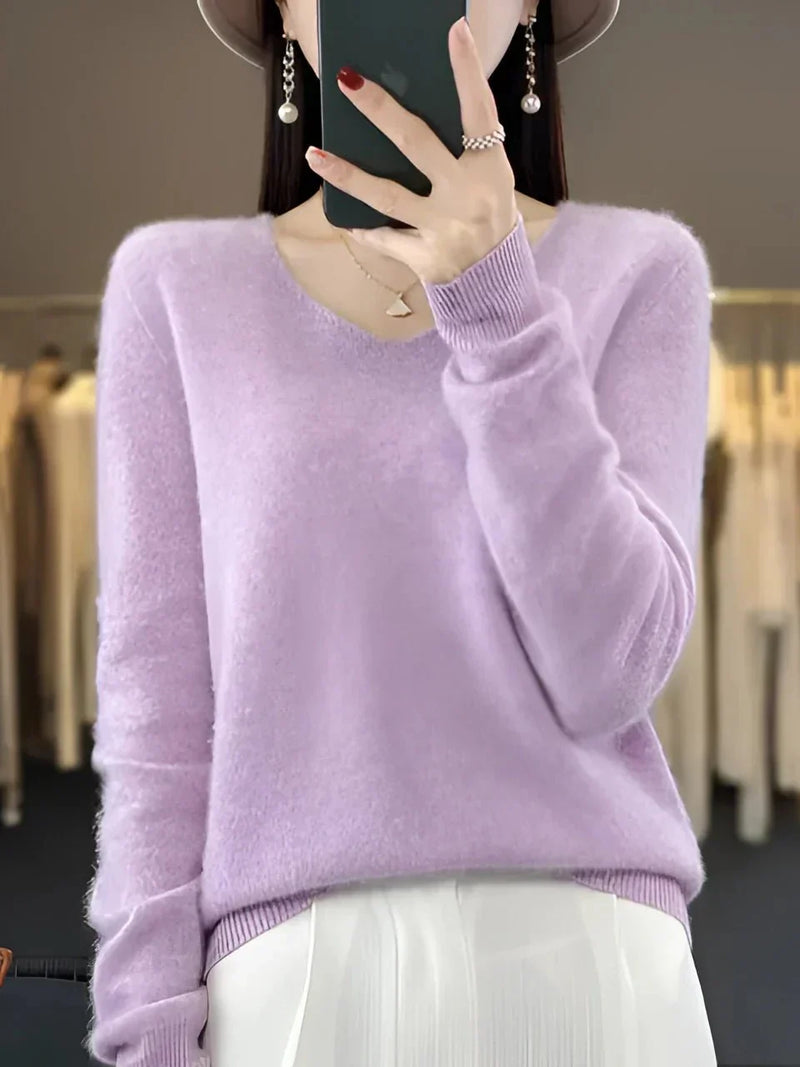 Effortlessly Elegant Sweater with a Timeless Design