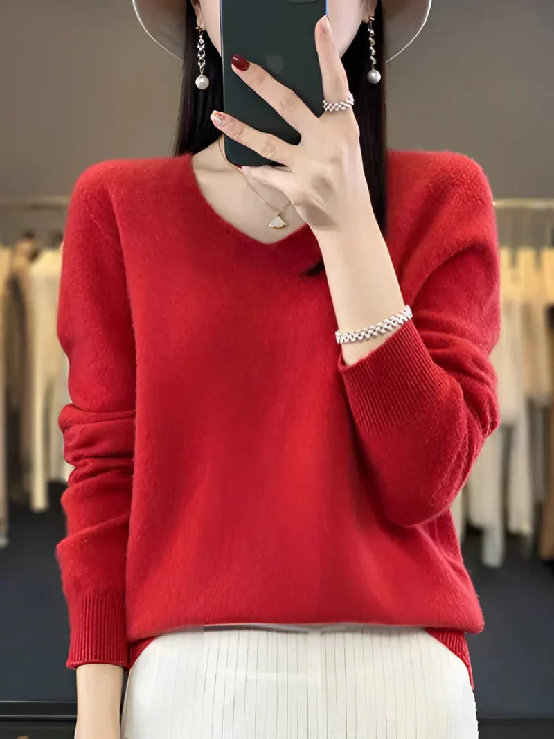 Effortlessly Elegant Sweater with a Timeless Design