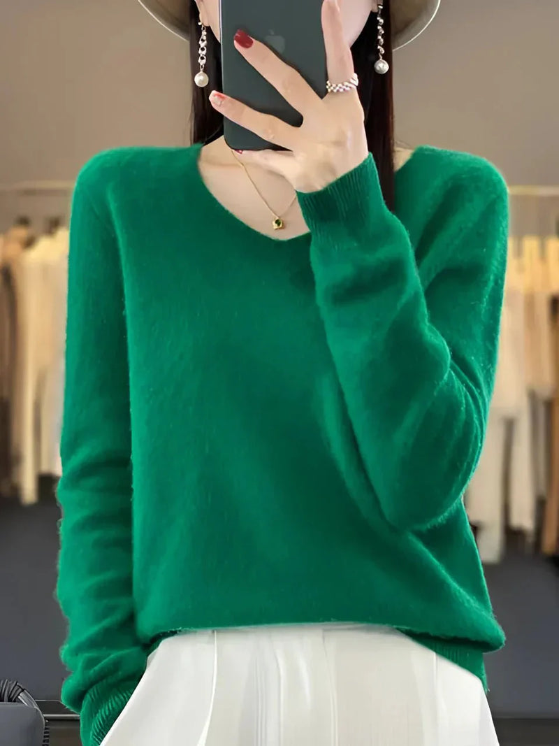 Effortlessly Elegant Sweater with a Timeless Design