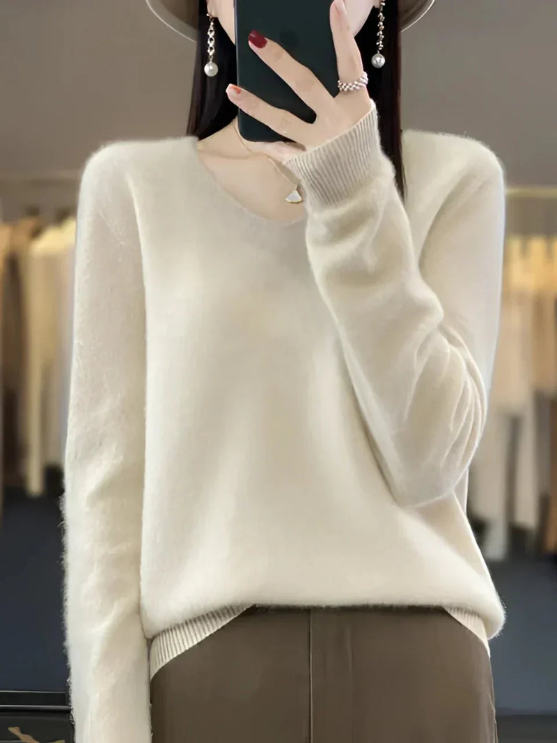 Effortlessly Elegant Sweater with a Timeless Design