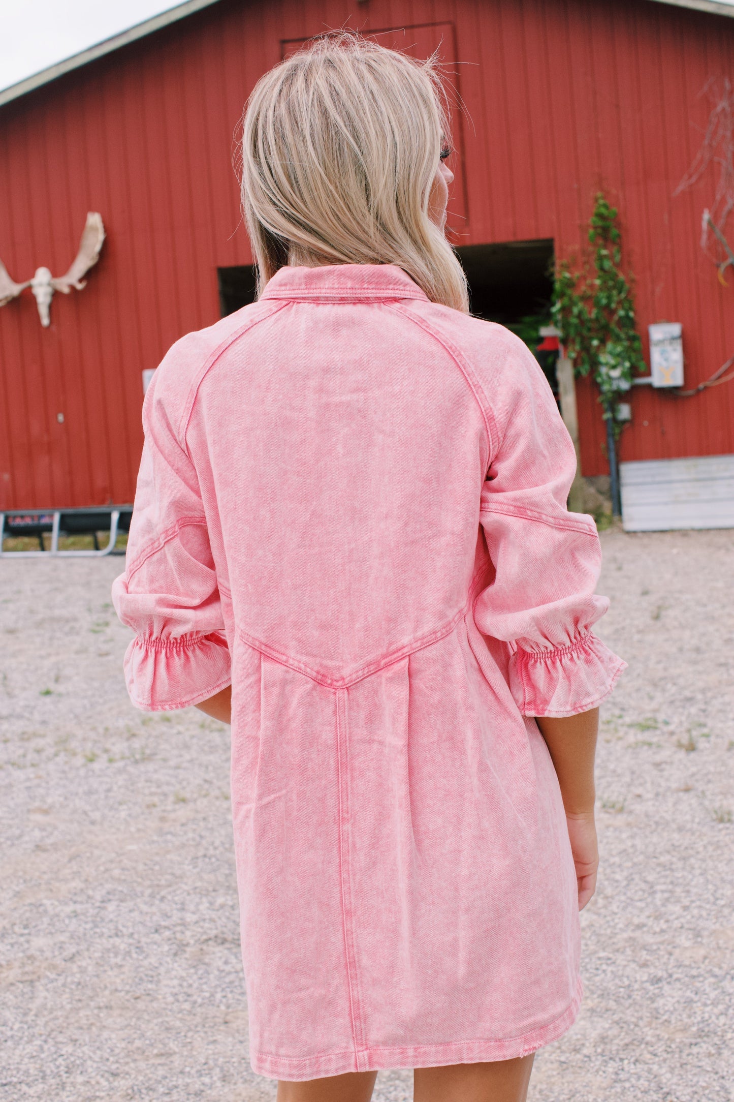 Effortlessly Elegant Dress with a Timeless Design