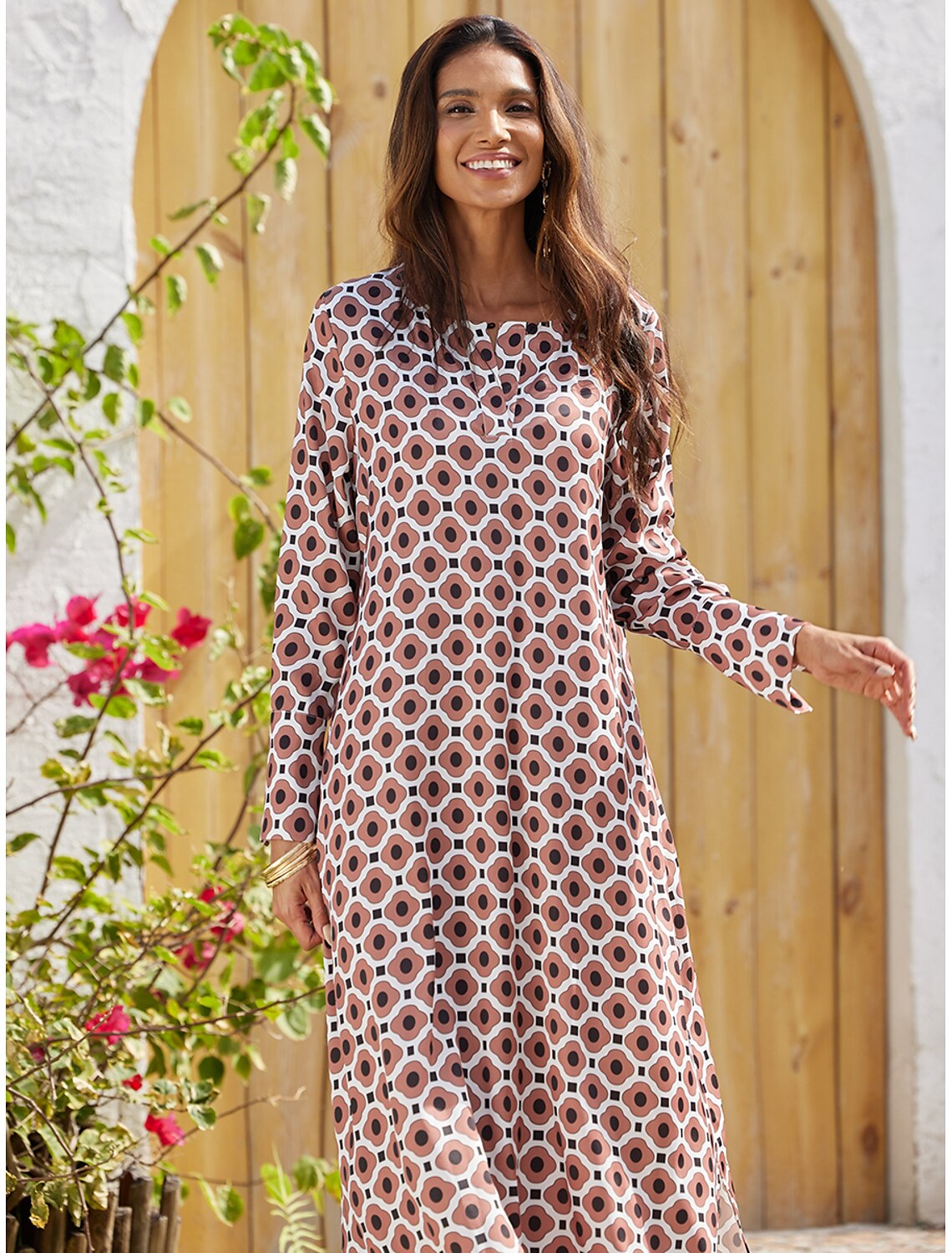 Beautifully Finished Dress in a Timeless Design