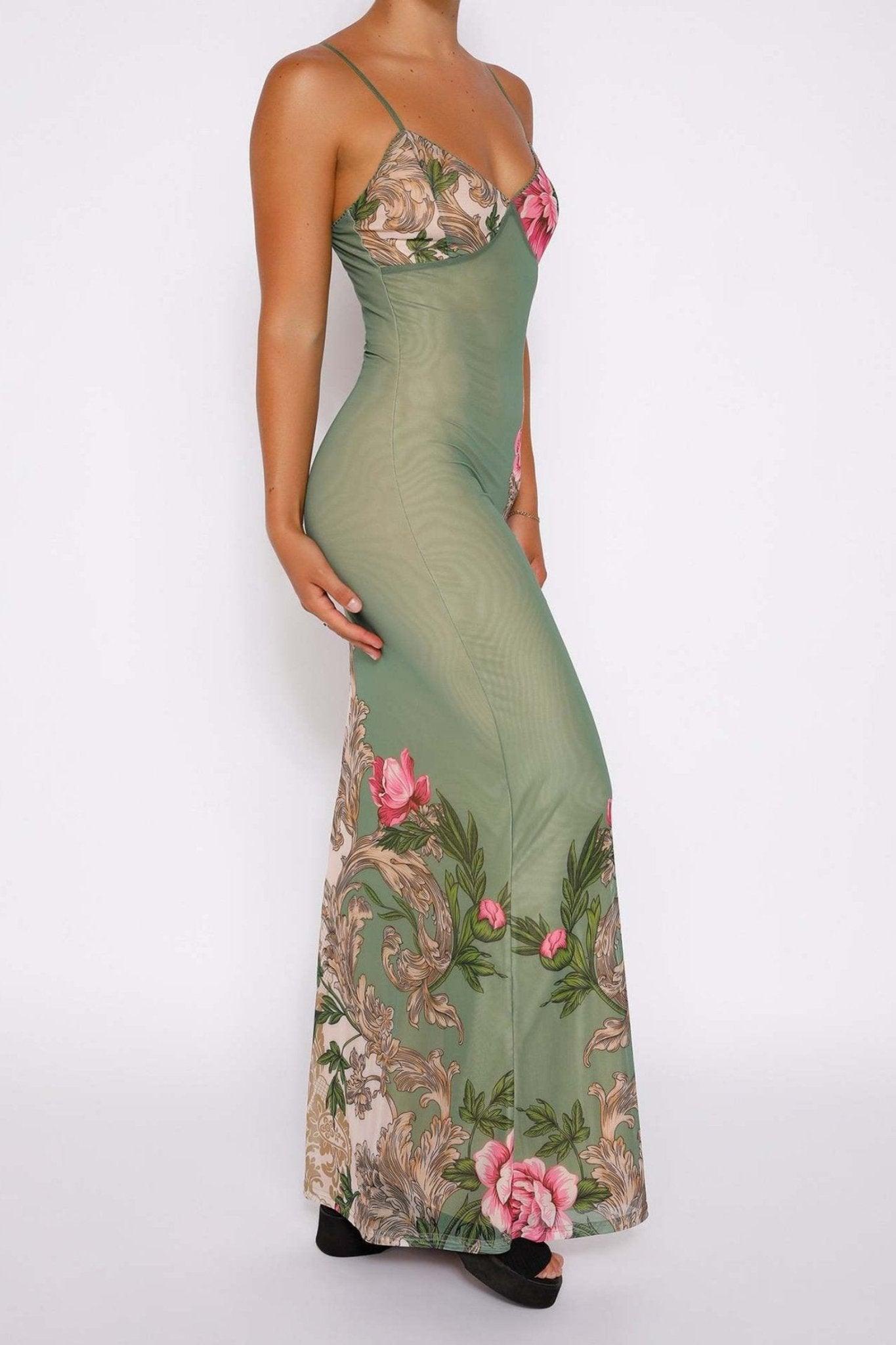 Effortlessly Elegant Garment with a Timeless Design