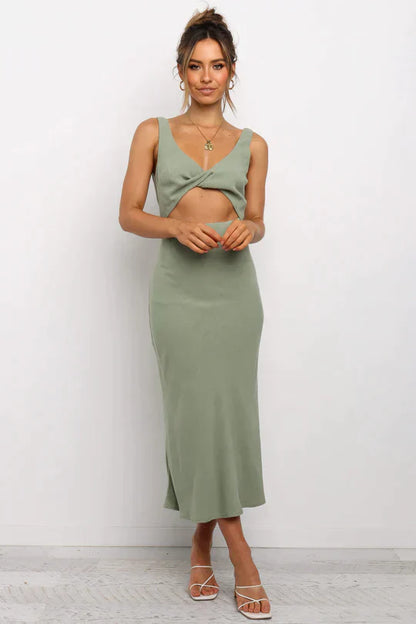 Beautifully Finished Dress in a Timeless Design