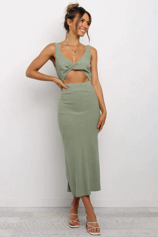Beautifully Finished Dress in a Timeless Design
