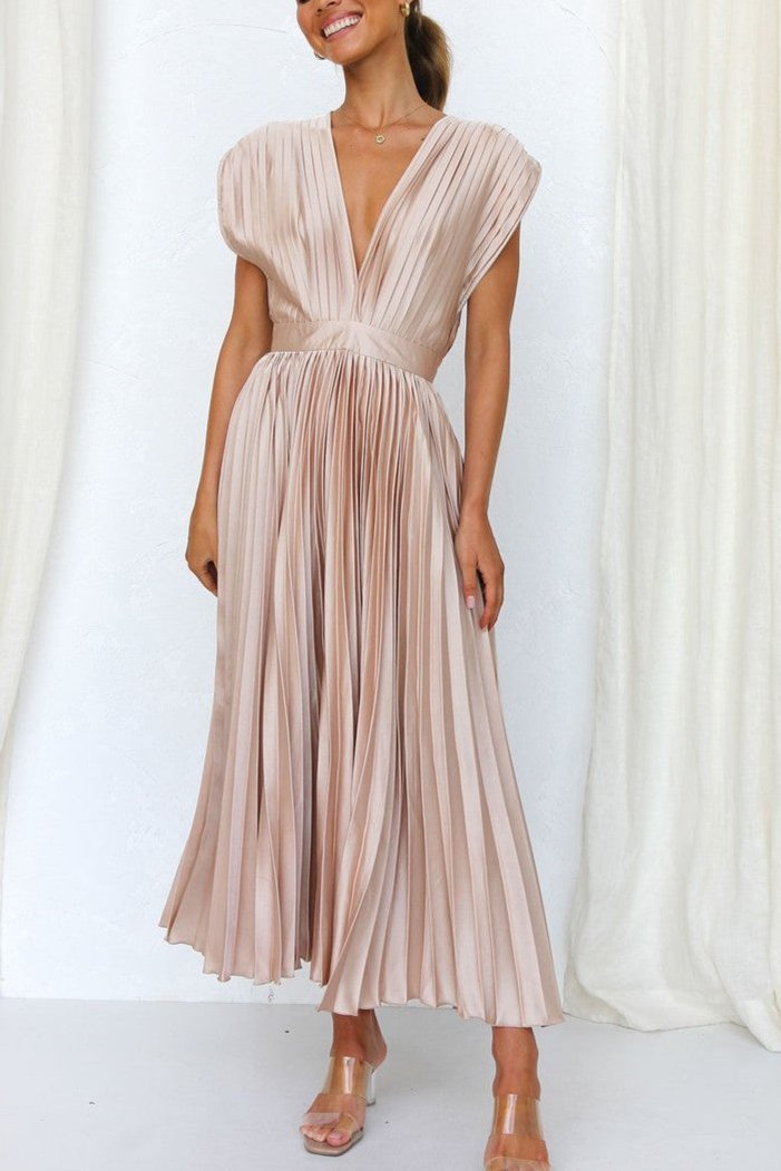 Effortlessly Elegant Dress with a Timeless Design