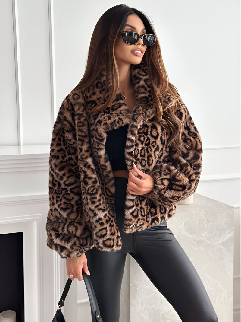 Effortlessly Elegant Jacket with a Timeless Design