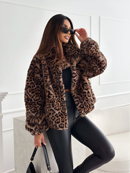 Effortlessly Elegant Jacket with a Timeless Design
