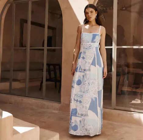 Effortlessly Elegant Dress with a Timeless Design