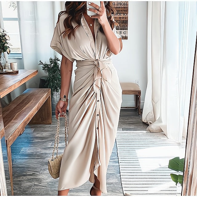 Well Tailored Dress with a Graceful Silhouette