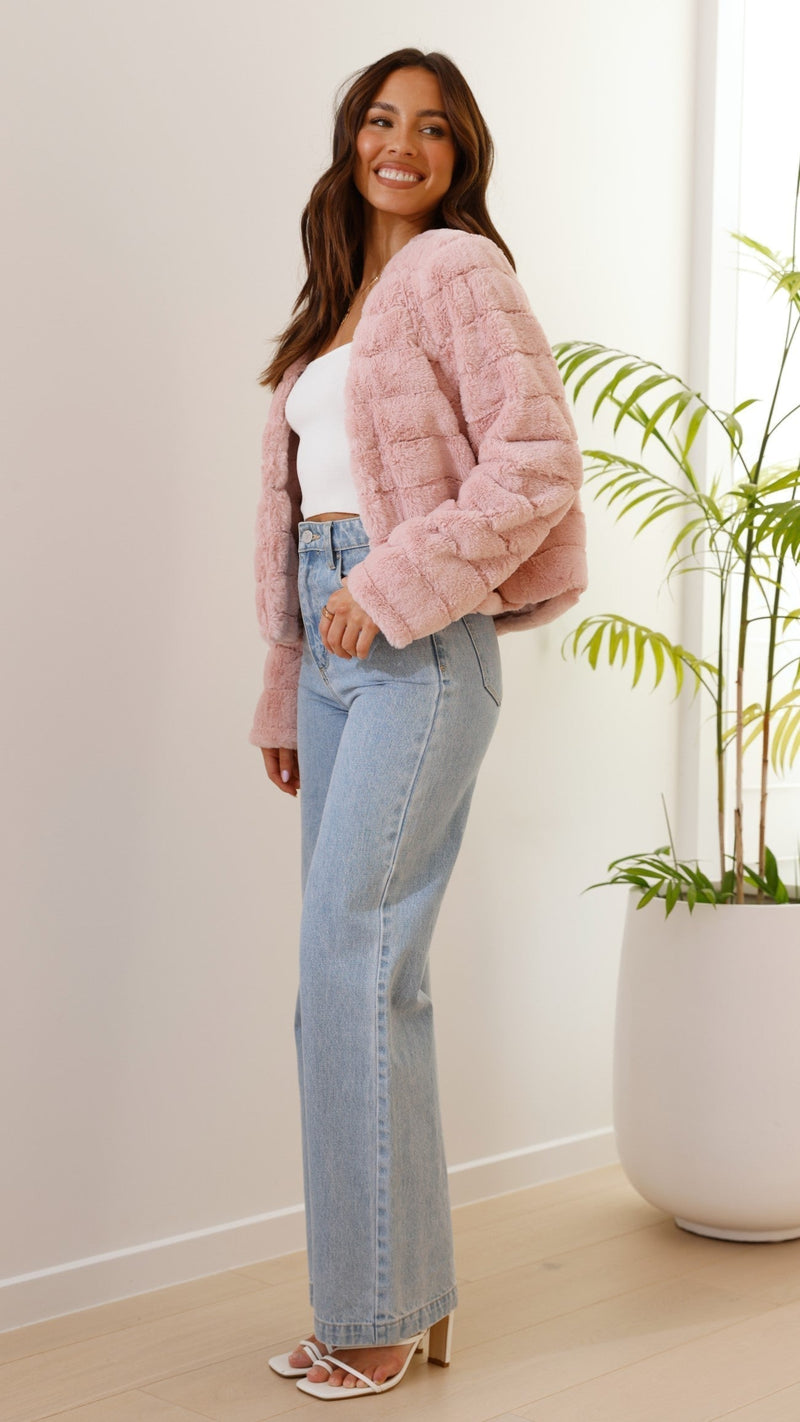 Well Tailored Jacket with a Graceful Silhouette