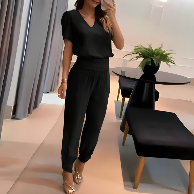 Effortlessly Elegant Blouse with a Timeless Design