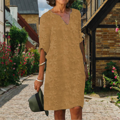 Effortlessly Elegant Dress with a Timeless Design