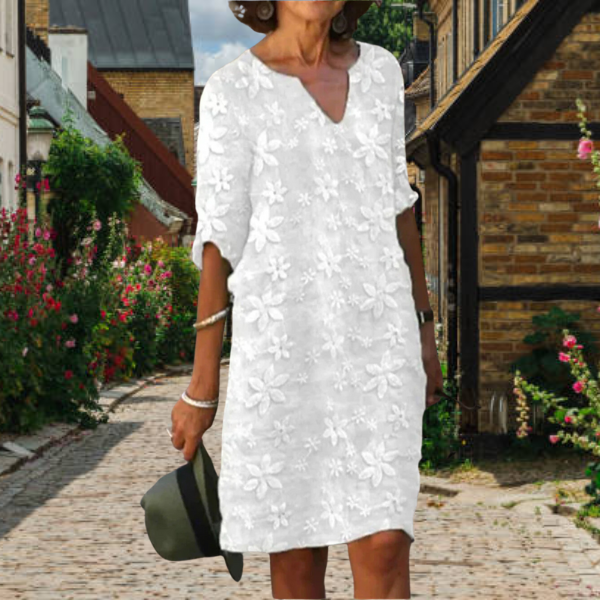 Effortlessly Elegant Dress with a Timeless Design