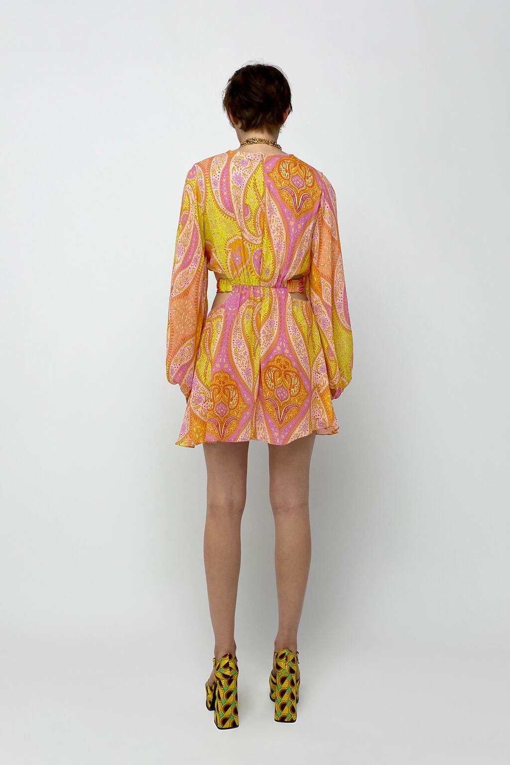 Effortlessly Elegant Dress with a Timeless Design