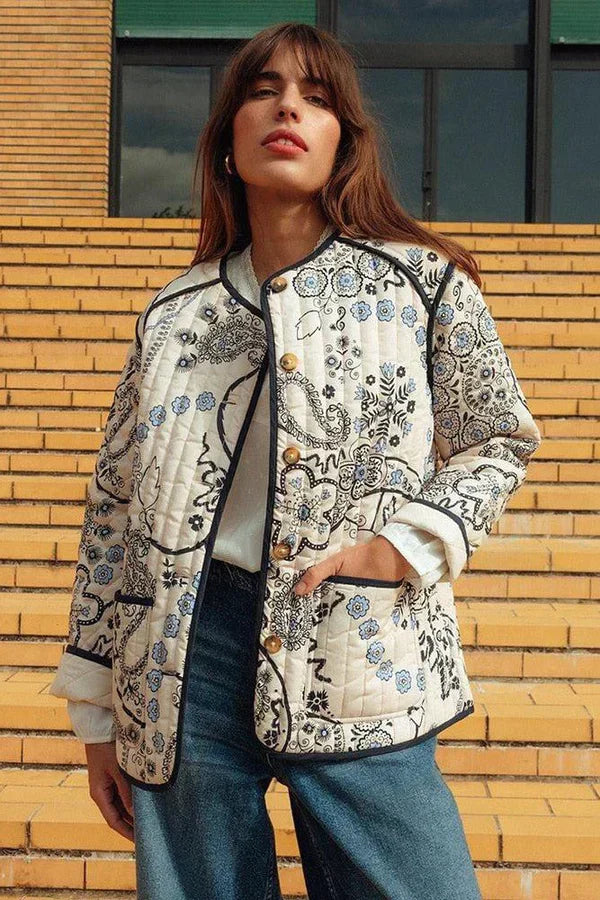 Effortlessly Elegant Jacket with a Timeless Design