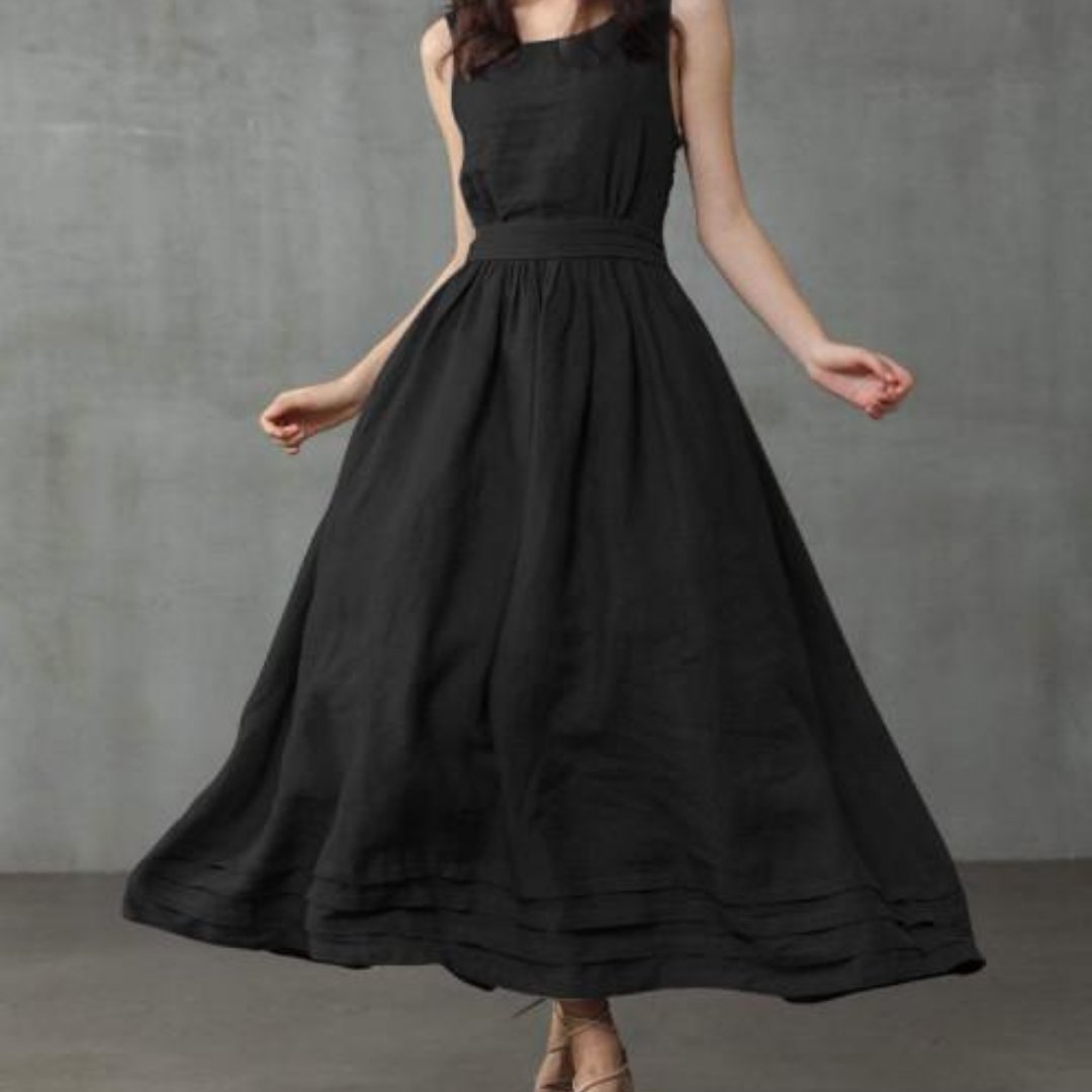 Beautifully Finished Dress in a Timeless Design