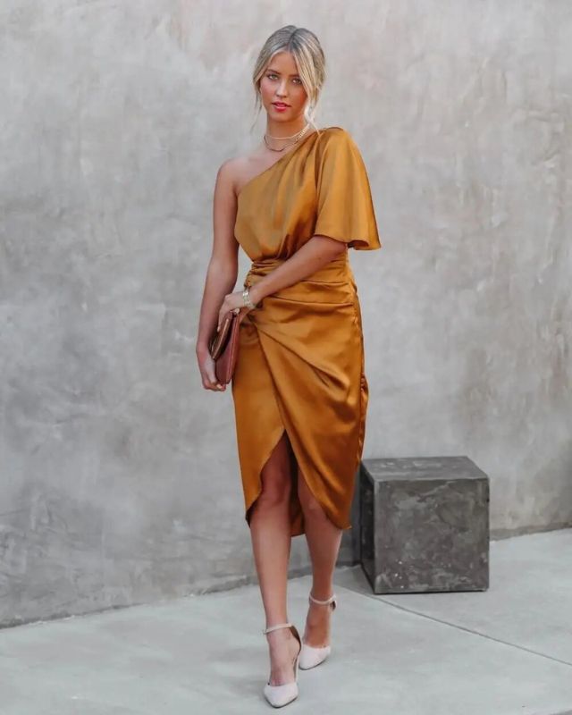 Well Tailored Garment with a Graceful Silhouette