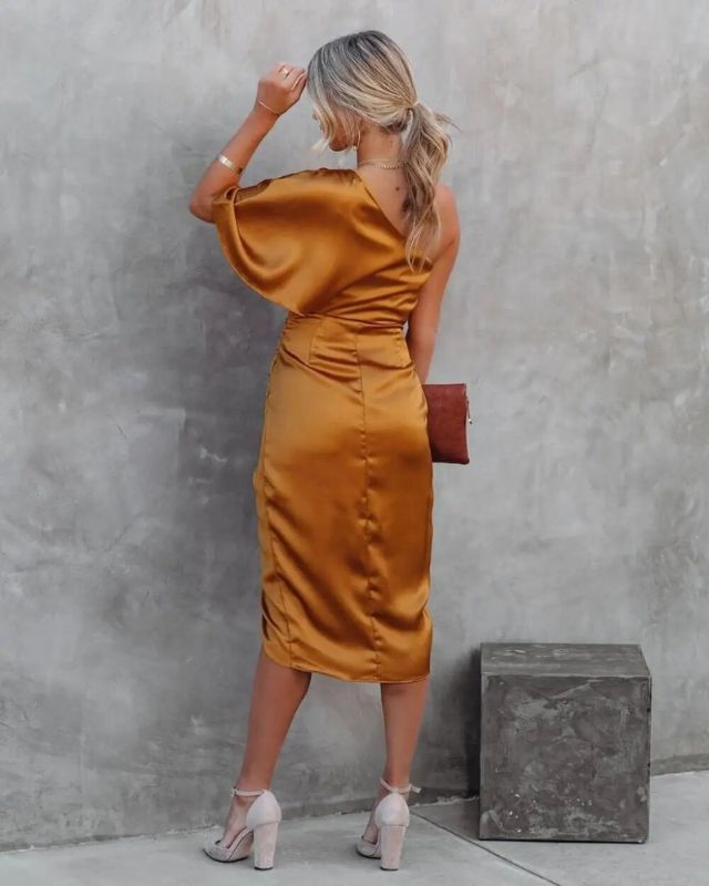 Well Tailored Garment with a Graceful Silhouette