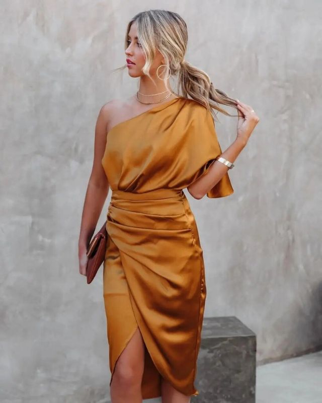 Well Tailored Garment with a Graceful Silhouette