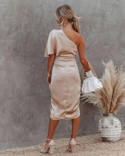 Well Tailored Garment with a Graceful Silhouette