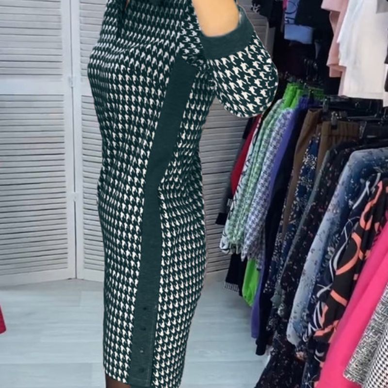 Classic Vintage Dress with a Flattering Fit