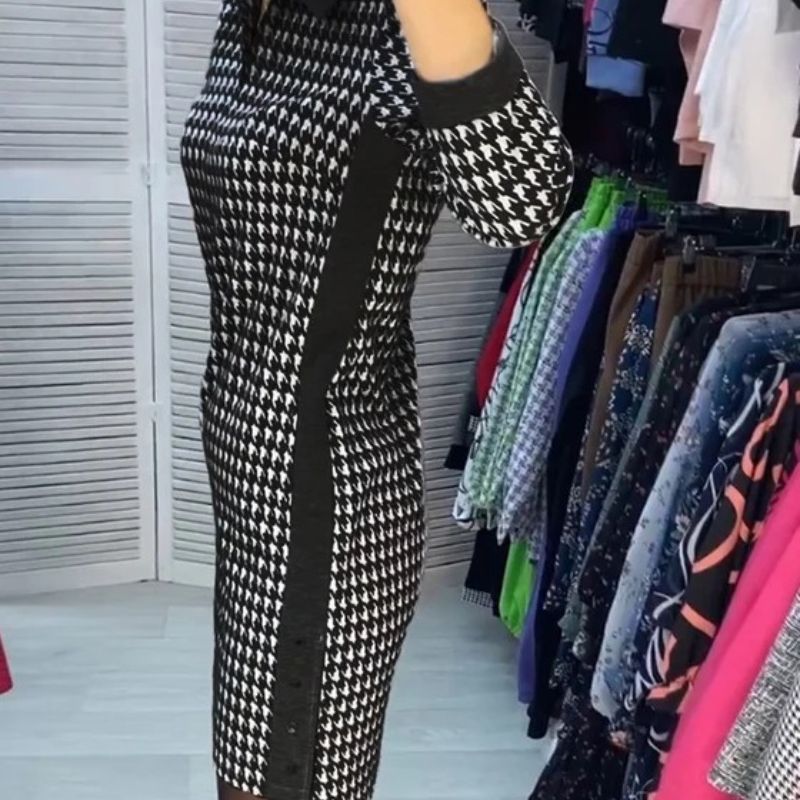 Classic Vintage Dress with a Flattering Fit
