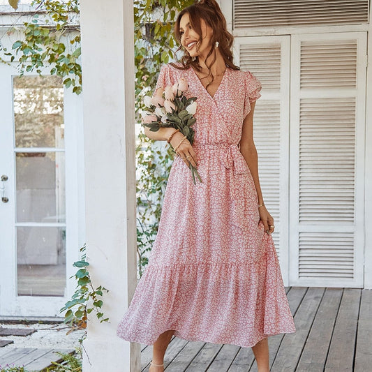 Effortlessly Elegant Dress with a Timeless Design