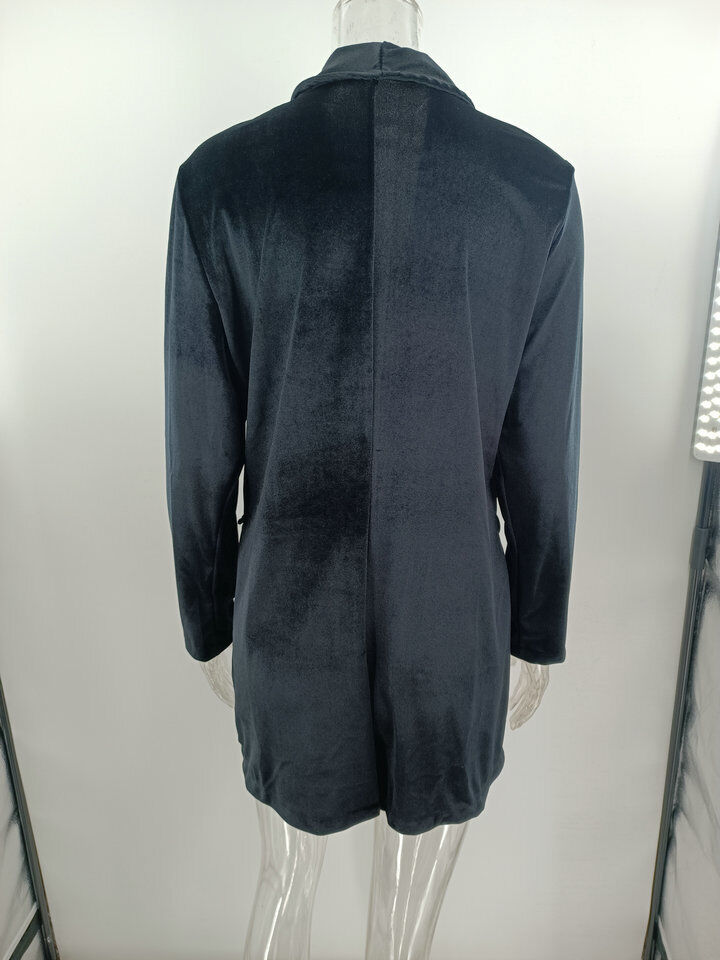 Effortlessly Elegant Jacket with a Timeless Design