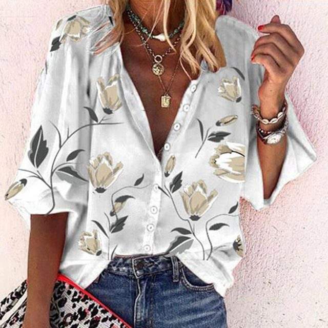 Well Tailored Blouse with a Graceful Silhouette