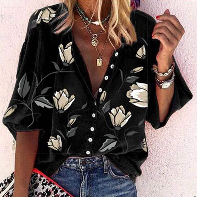 Well Tailored Blouse with a Graceful Silhouette