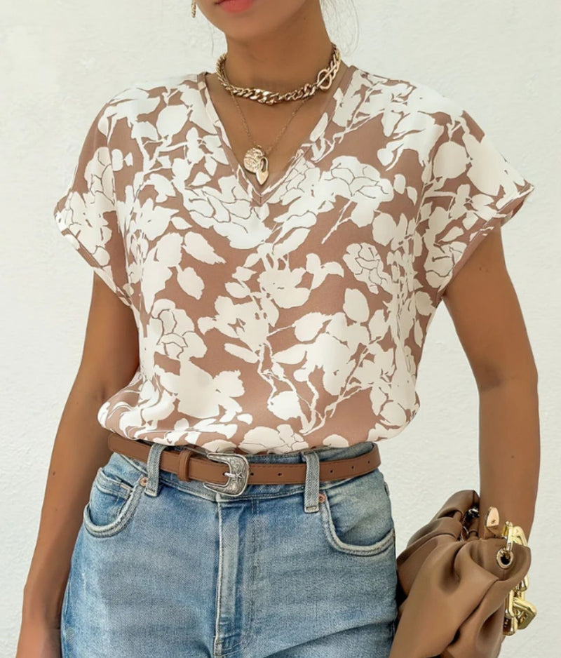 Classic Vintage Blouse with a Flattering Fit