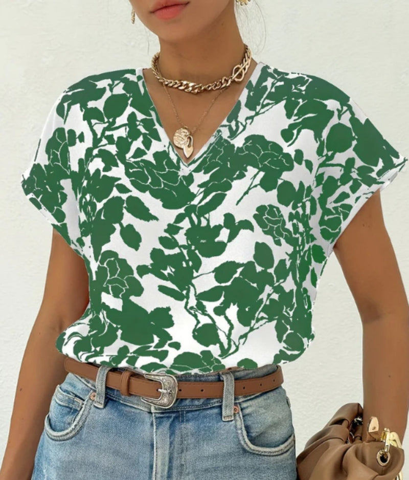 Classic Vintage Blouse with a Flattering Fit