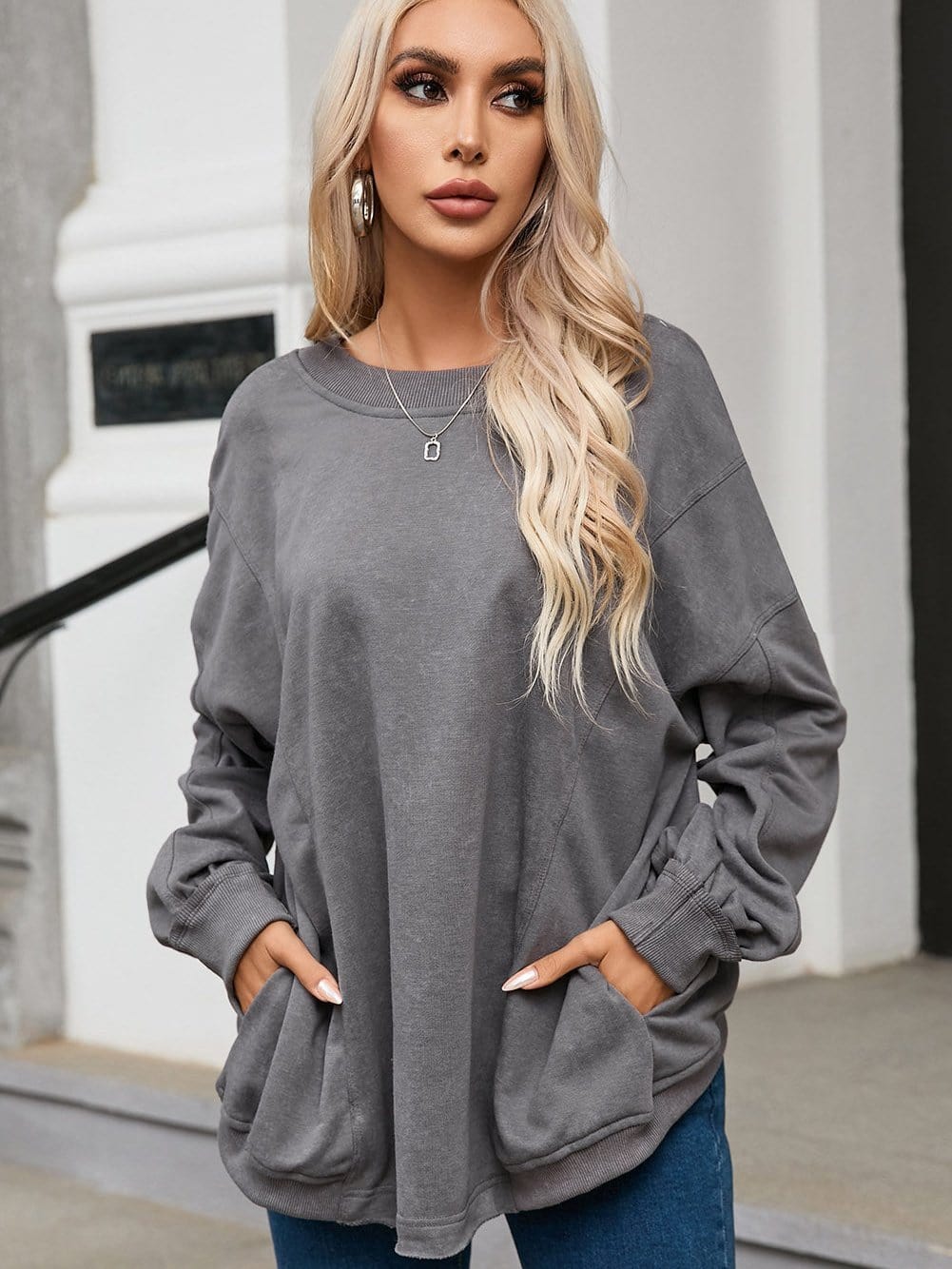 Well Tailored Sweater with a Graceful Silhouette