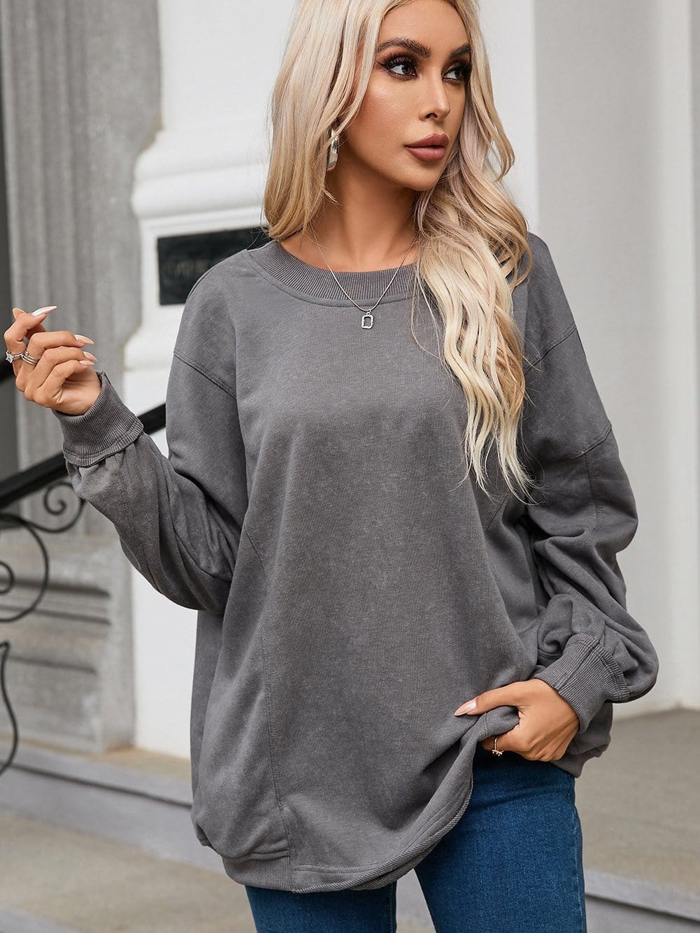 Well Tailored Sweater with a Graceful Silhouette