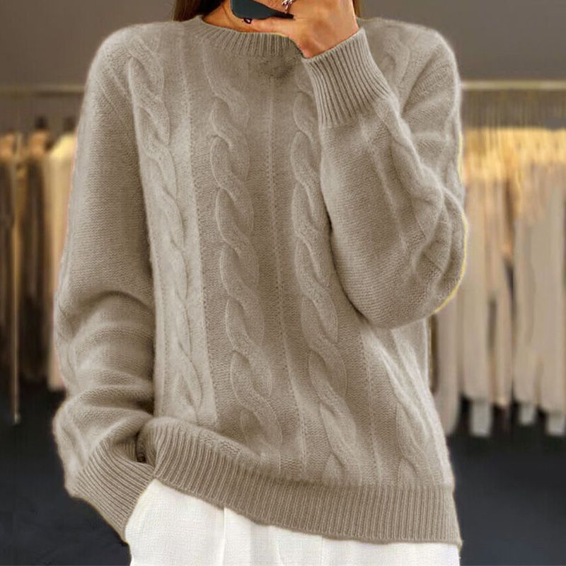 Effortlessly Elegant Sweater with a Timeless Design
