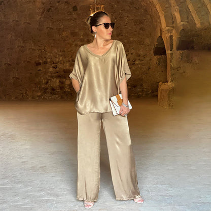 Effortlessly Elegant Garment with a Timeless Design