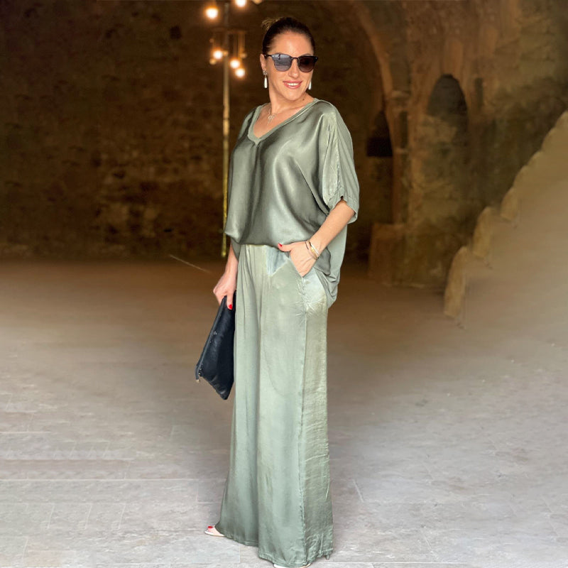 Effortlessly Elegant Garment with a Timeless Design