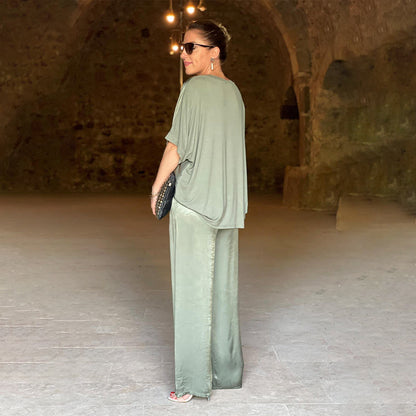 Effortlessly Elegant Garment with a Timeless Design