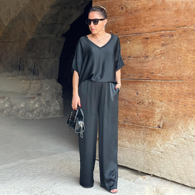 Effortlessly Elegant Garment with a Timeless Design