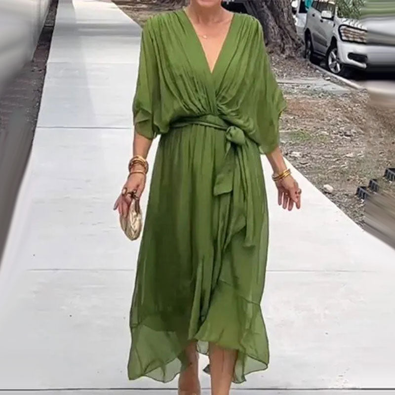 Effortlessly Elegant Dress with a Timeless Design
