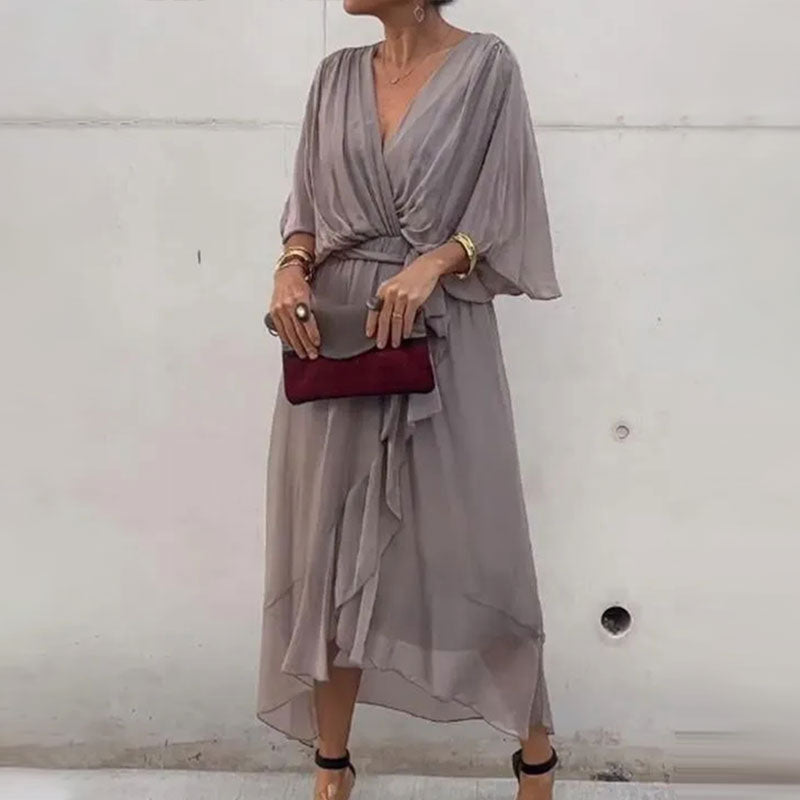 Effortlessly Elegant Dress with a Timeless Design